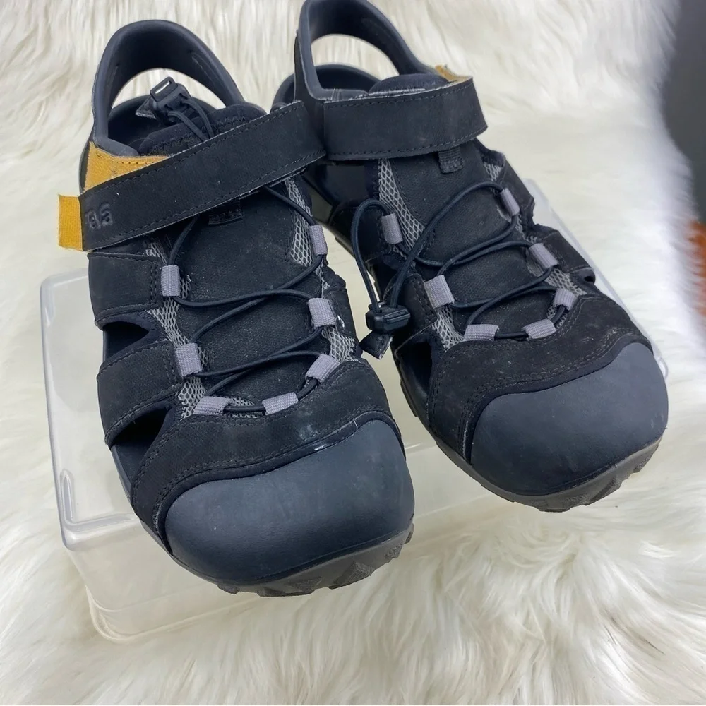 TEVA HIKING SANDALS SIZE 10 MAN
